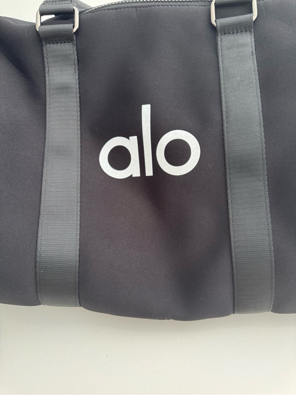 ALO Yoga Traverse Large Black Duffel Bag - Picture 4 of 9